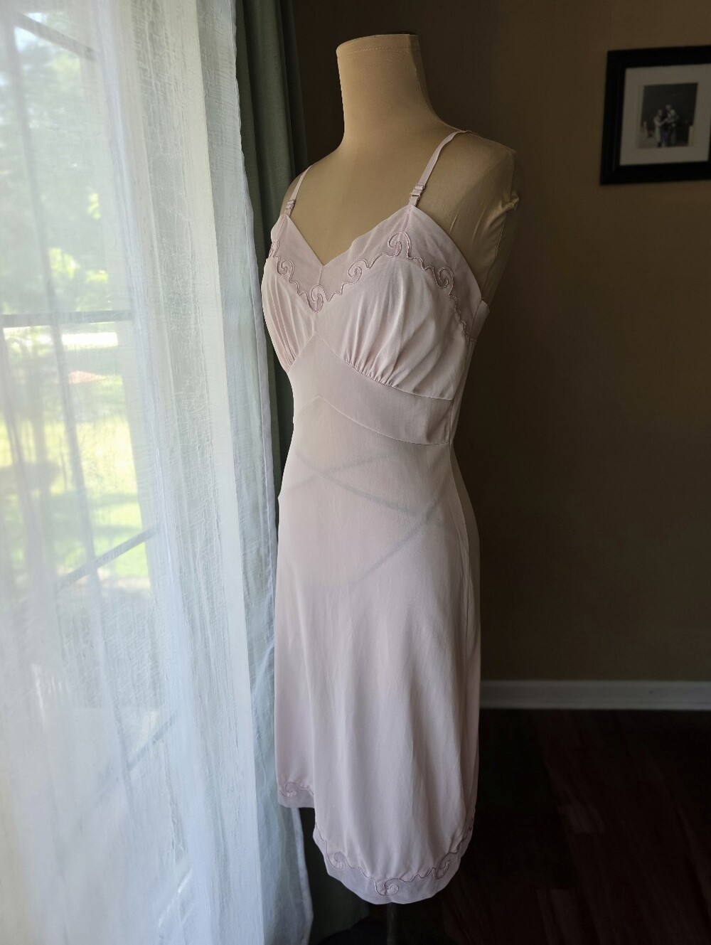 Vintage 1950s Baby Pink‎ Embroidered Slip Dress Knee Length Mid-Century Medium - Picture 4 of 14
